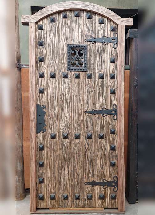 Puerta de exterior de cedro