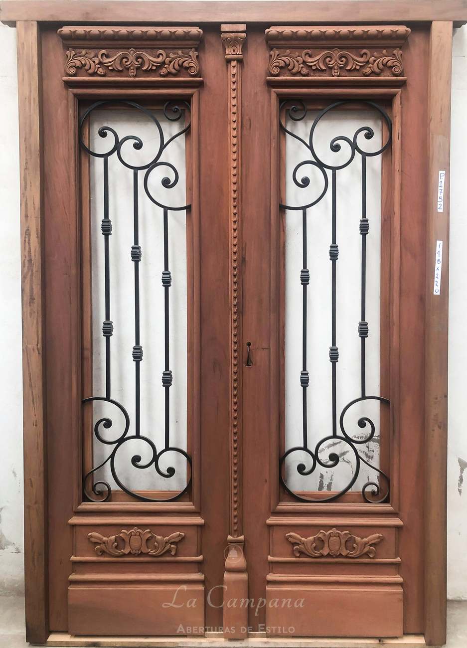 Puerta de exterior de cedro