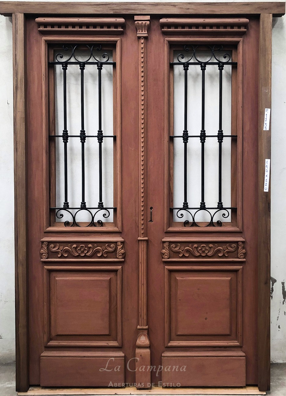 Puerta de exterior de cedro