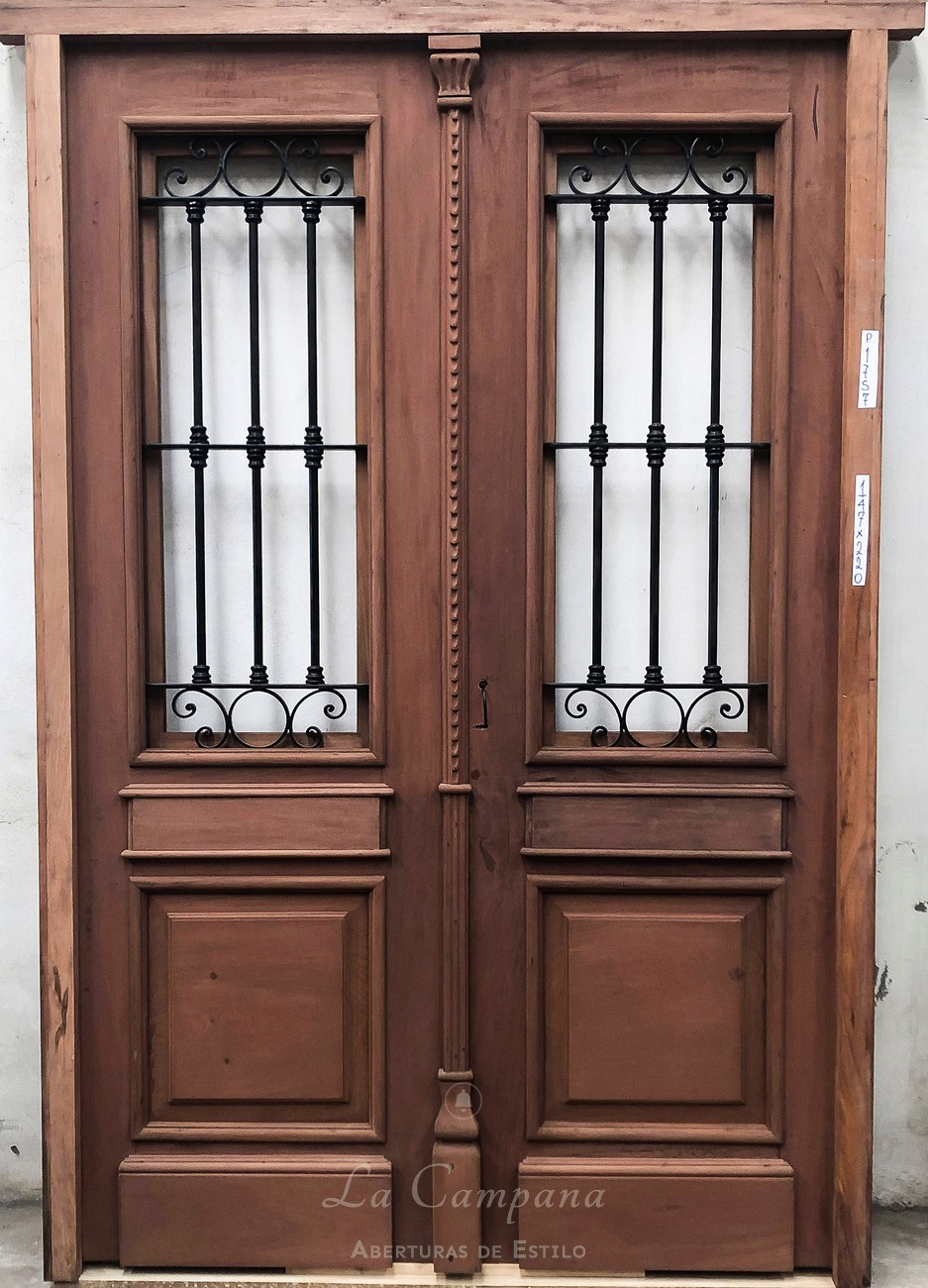Puerta de exterior de cedro