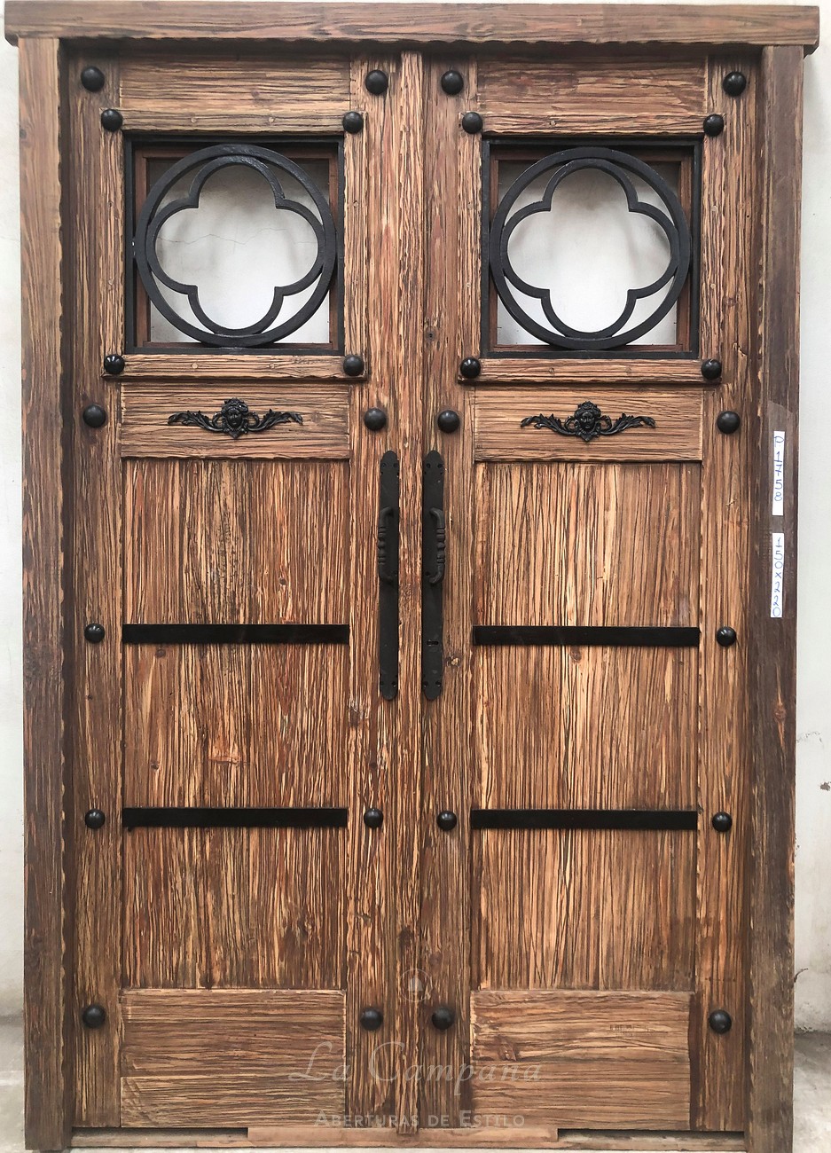 Puerta de exterior de cedro