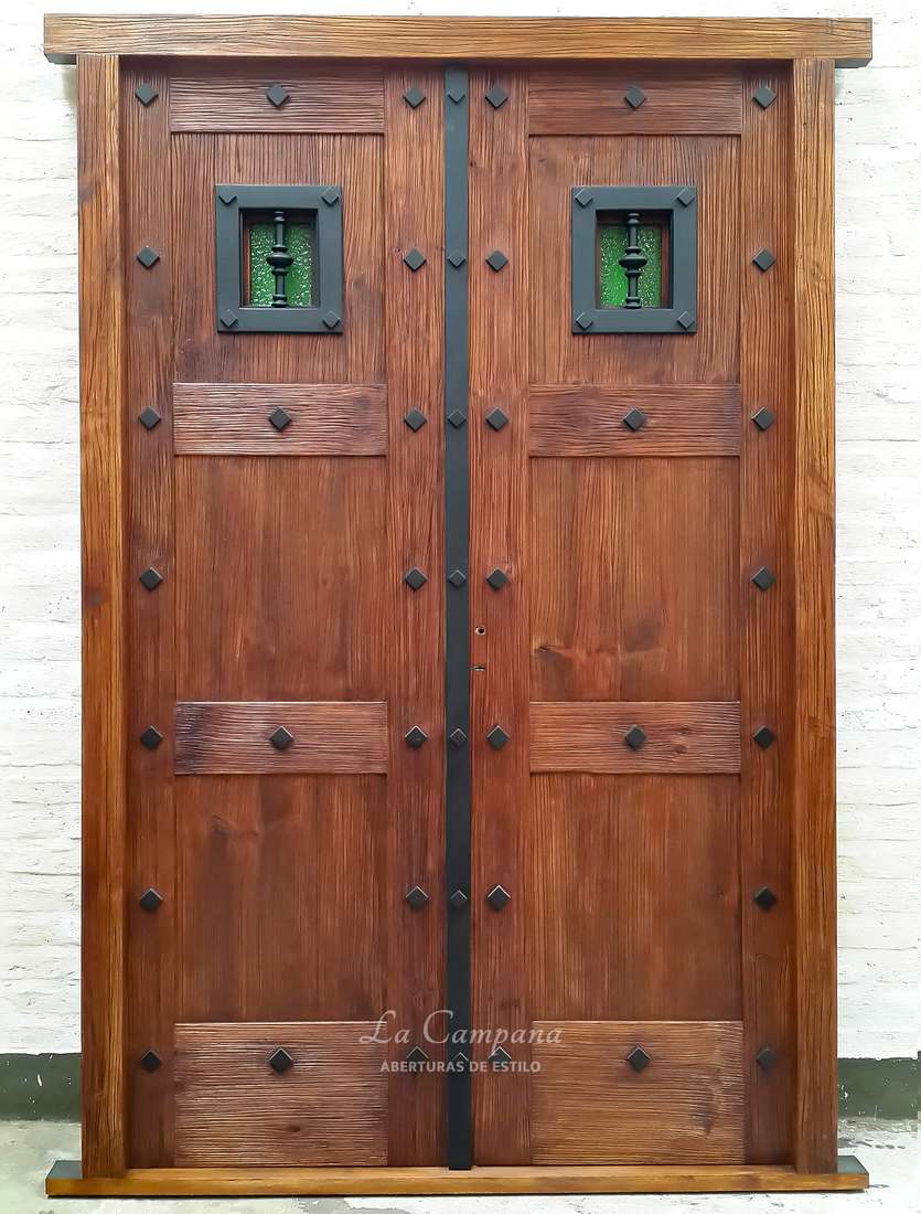 puerta de entrada con vidrio de color