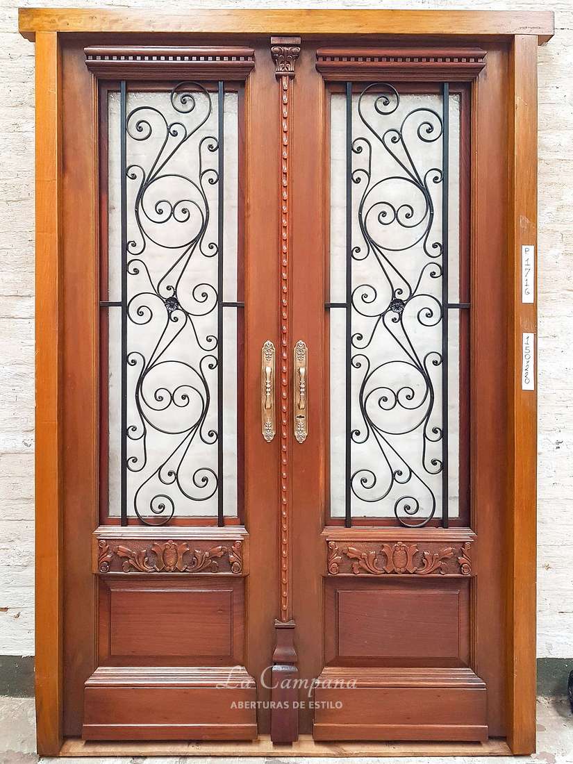 puerta de doble hoja de cedro