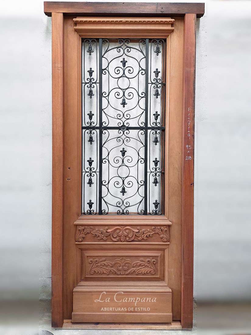 puerta para exterior de una hoja estilo antiguo de cedro