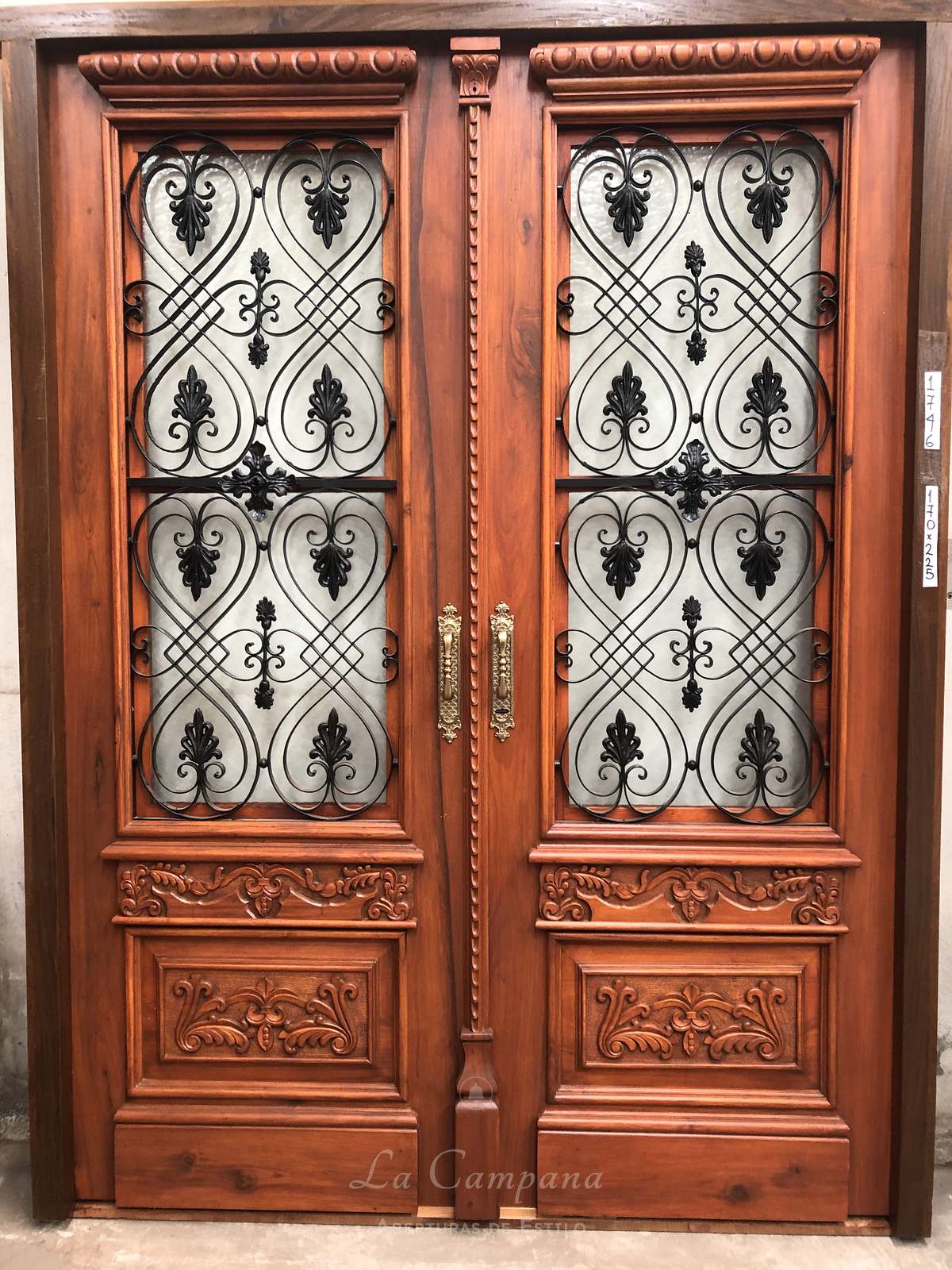 Puerta para frente de casa madera maciza de cedro
