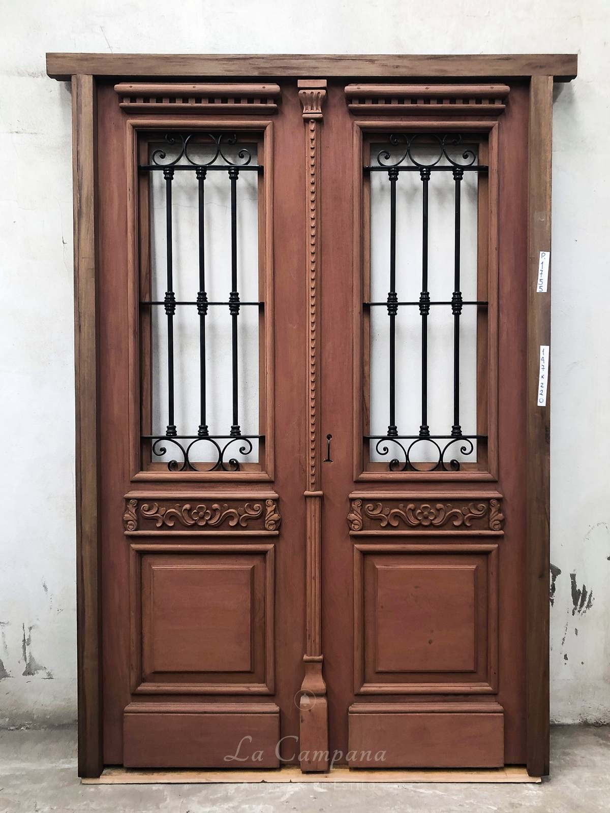 Puerta para frente de casa madera maciza de cedro