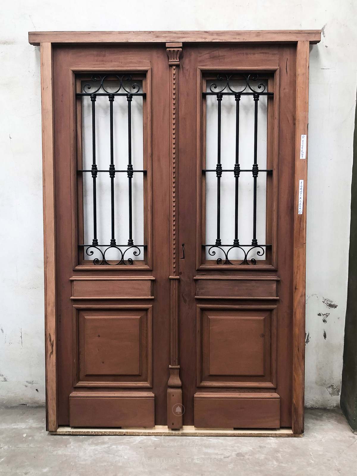 Puerta residencial de exterior de cedro