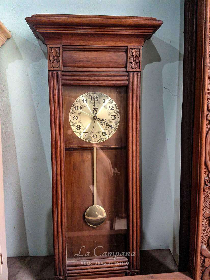 Reloj de madera cedro