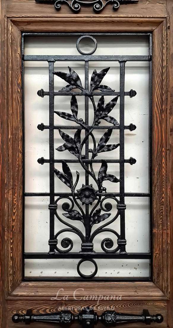 Puerta hoja simple con detalles en hierro
