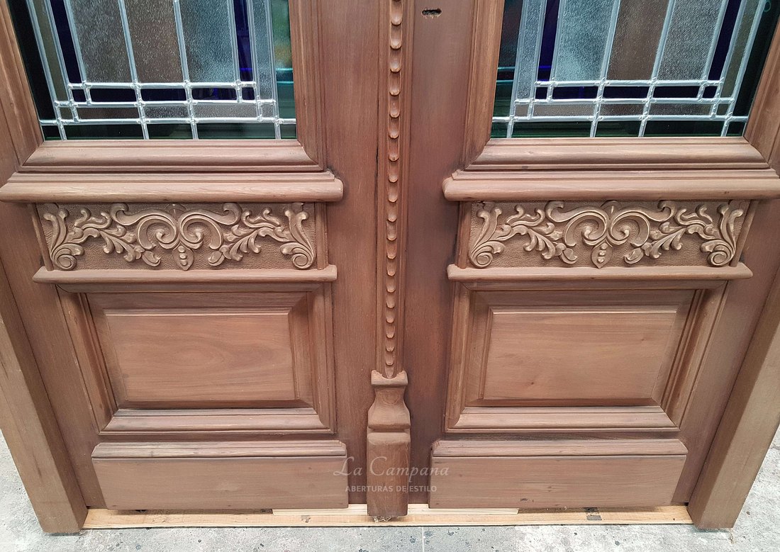 Puerta de cedro doble hoja con vitraux
