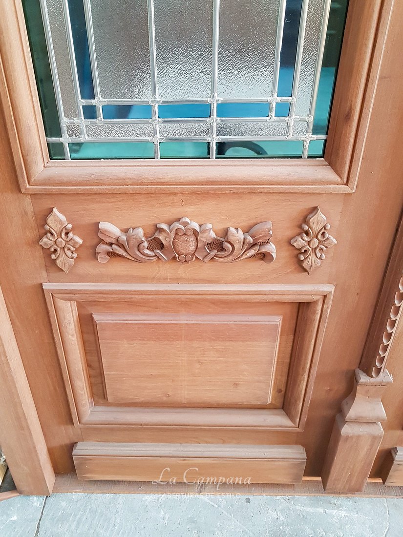 Puerta de cedro doble hoja con vitraux