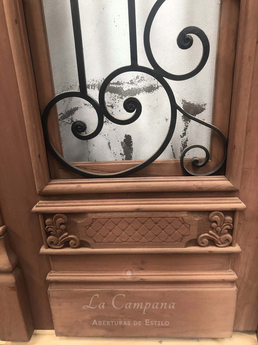 Puerta doble hoja con reja