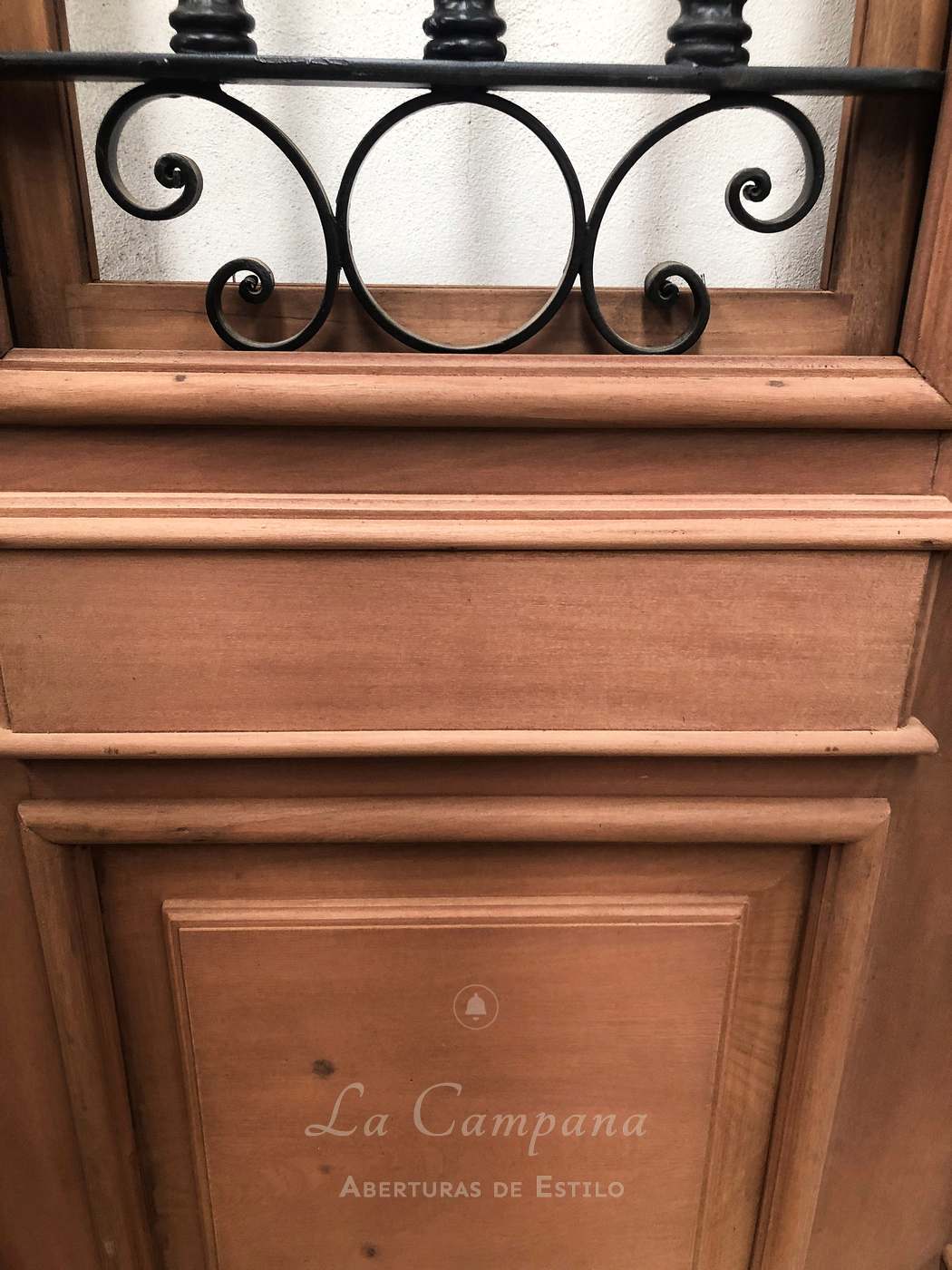 Puerta doble hoja con reja