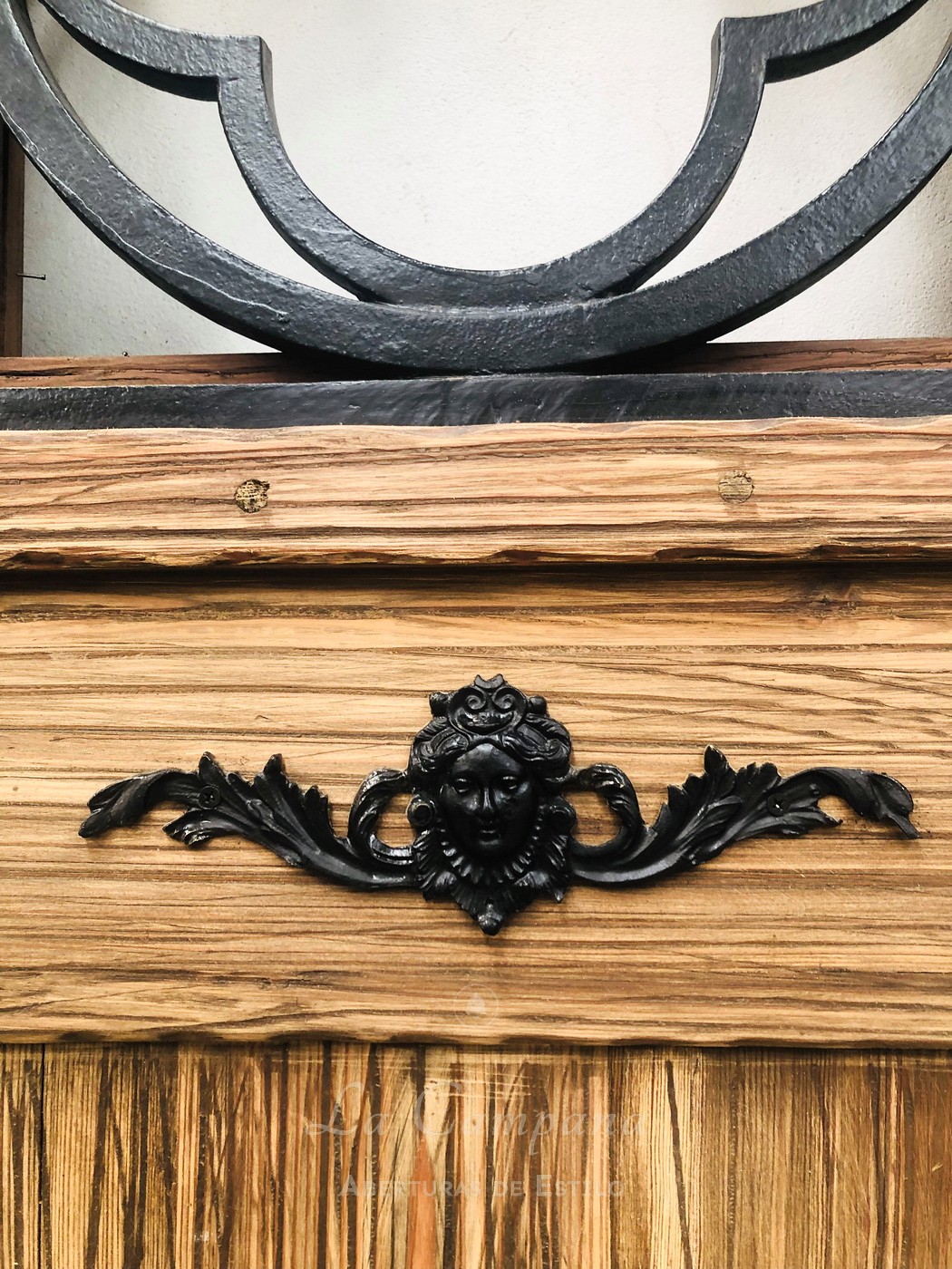 Puerta doble hoja con reja